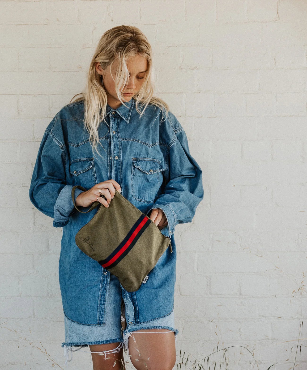 KHAKI ESCAPEE CLUTCH BY PONY RIDER